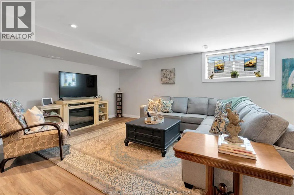 554 GOLD COAST DRIVE