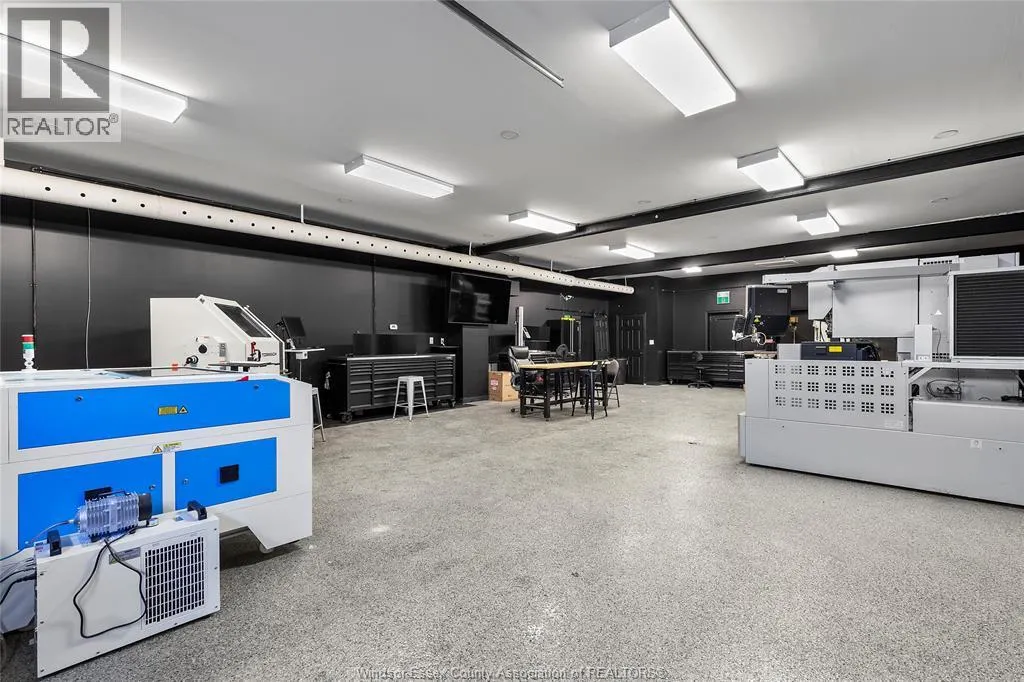 42 CENTRE STREET West