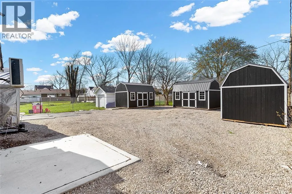 42 CENTRE STREET West