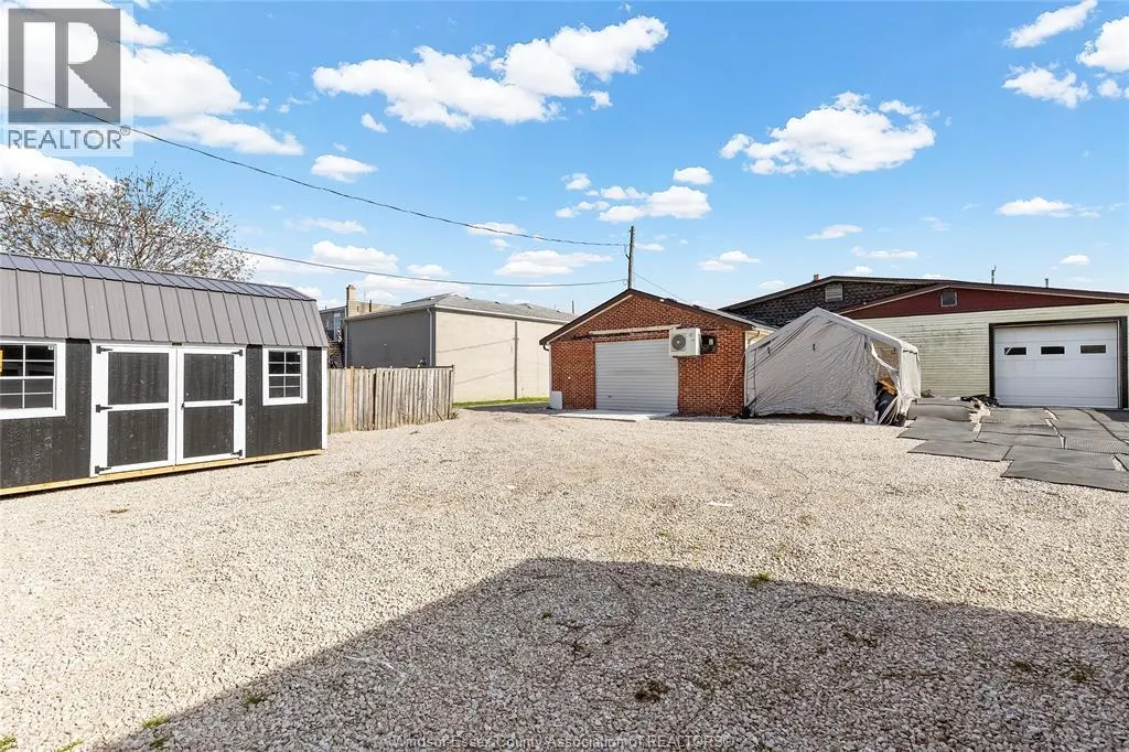 42 CENTRE STREET West