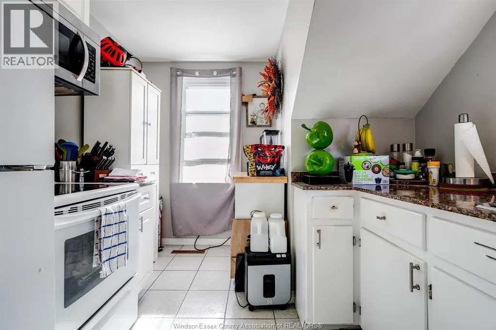 6245 Wyandotte STREET East