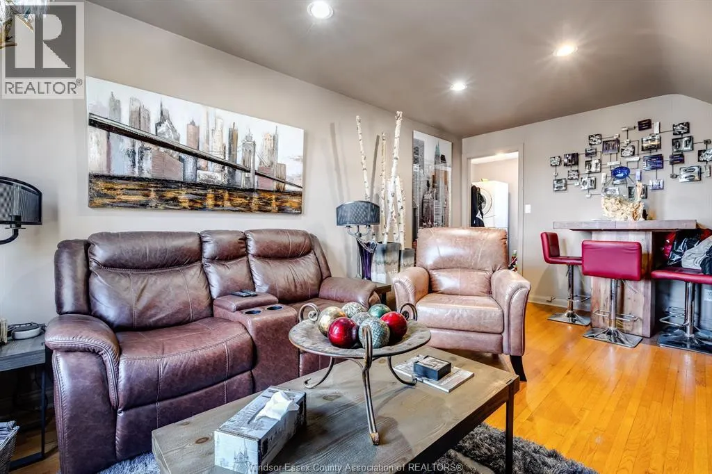 6245 Wyandotte STREET East