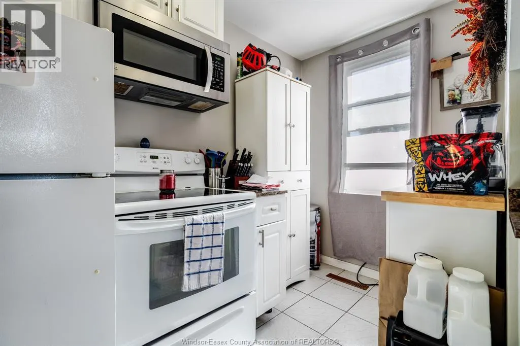 6245 Wyandotte STREET East