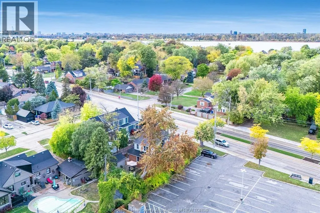 6245 Wyandotte STREET East