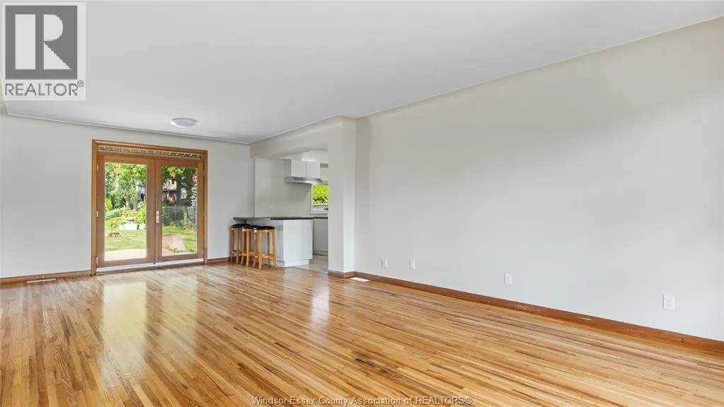 527 Jarvis AVENUE