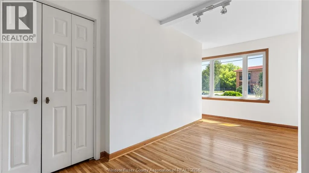 527 Jarvis AVENUE