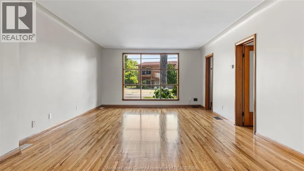 527 Jarvis AVENUE