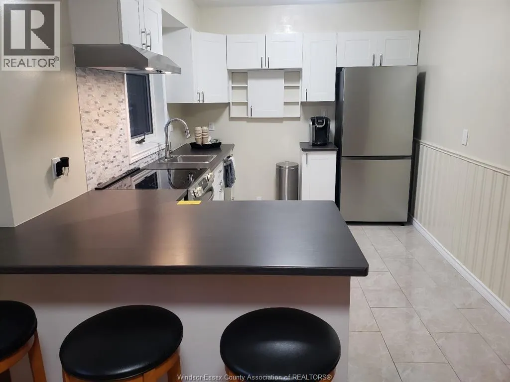527 Jarvis AVENUE