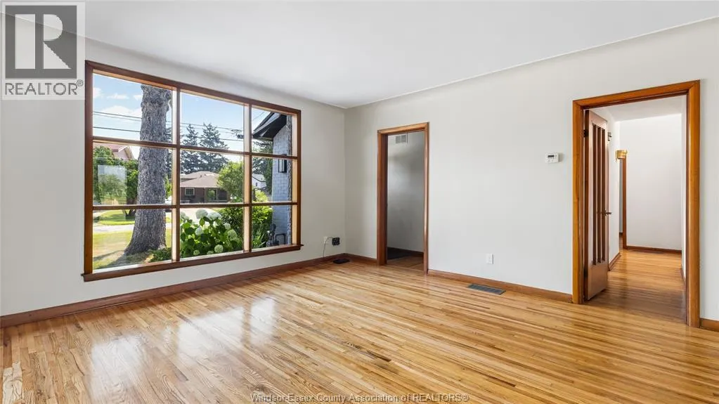 527 Jarvis AVENUE