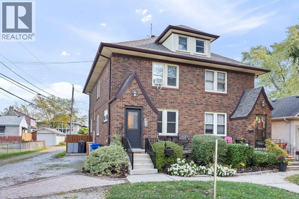 822 FAIRVIEW BOULEVARD