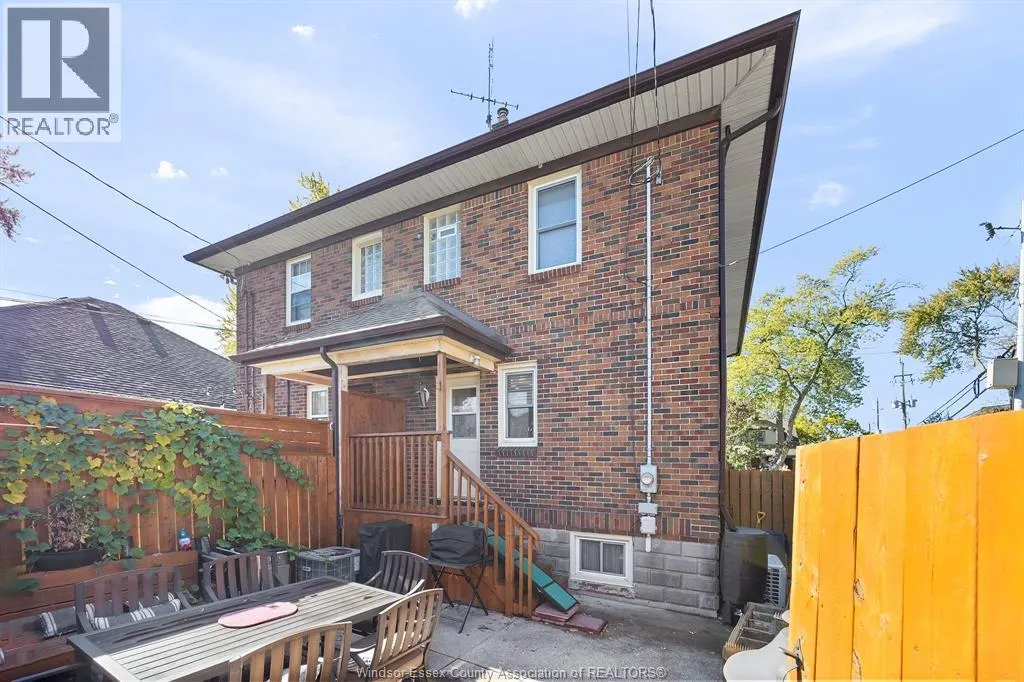 822 FAIRVIEW BOULEVARD