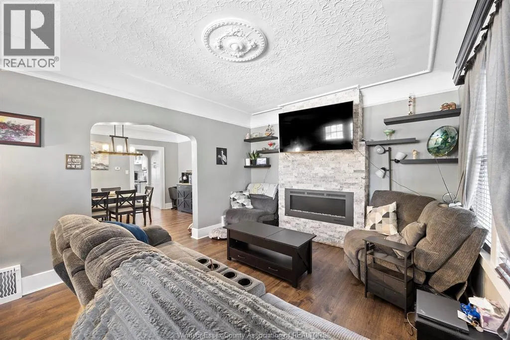 822 FAIRVIEW BOULEVARD