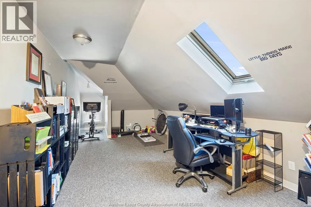 822 FAIRVIEW BOULEVARD