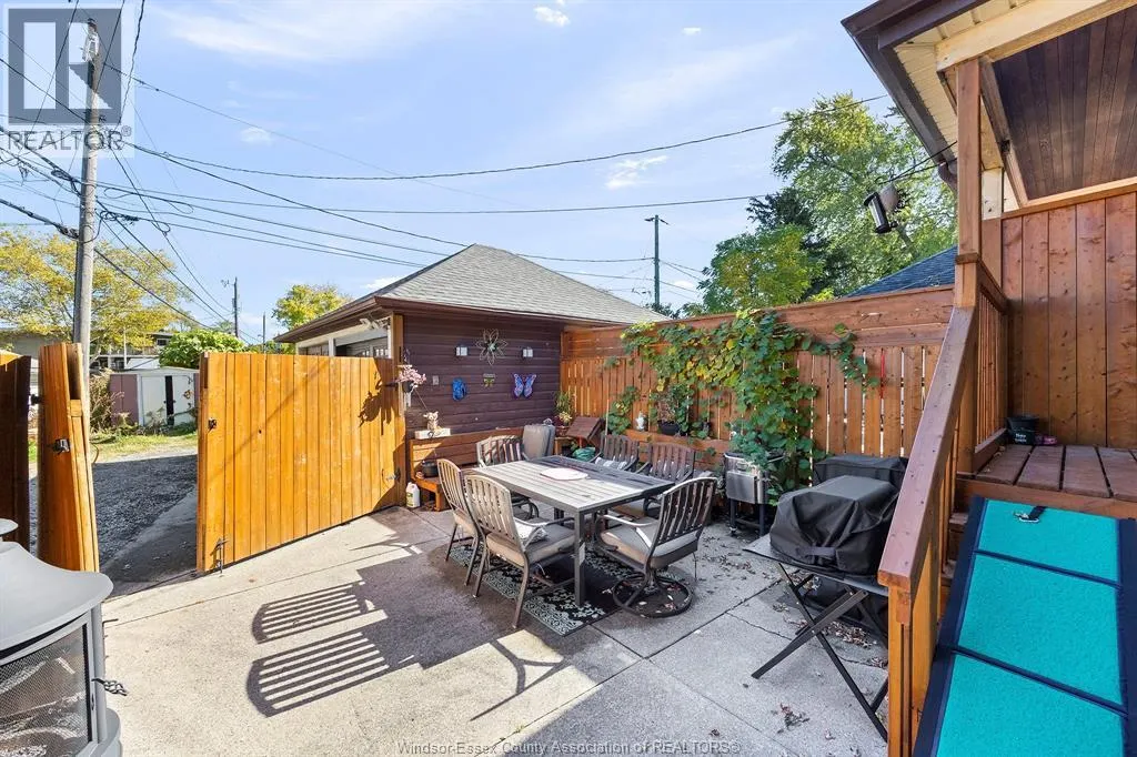 822 FAIRVIEW BOULEVARD