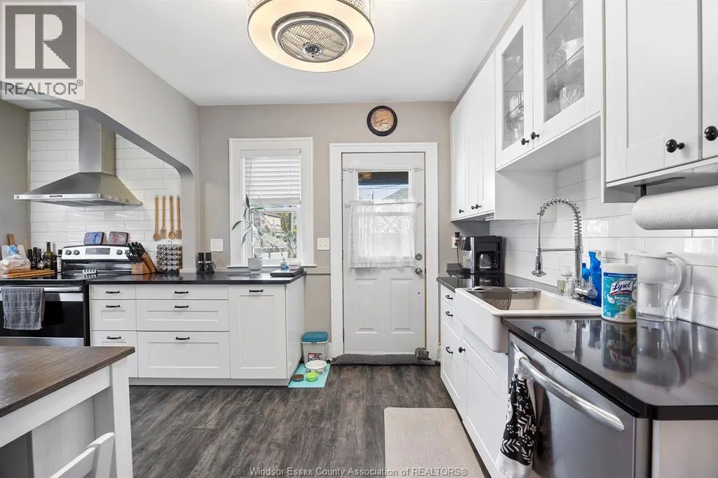 822 FAIRVIEW BOULEVARD