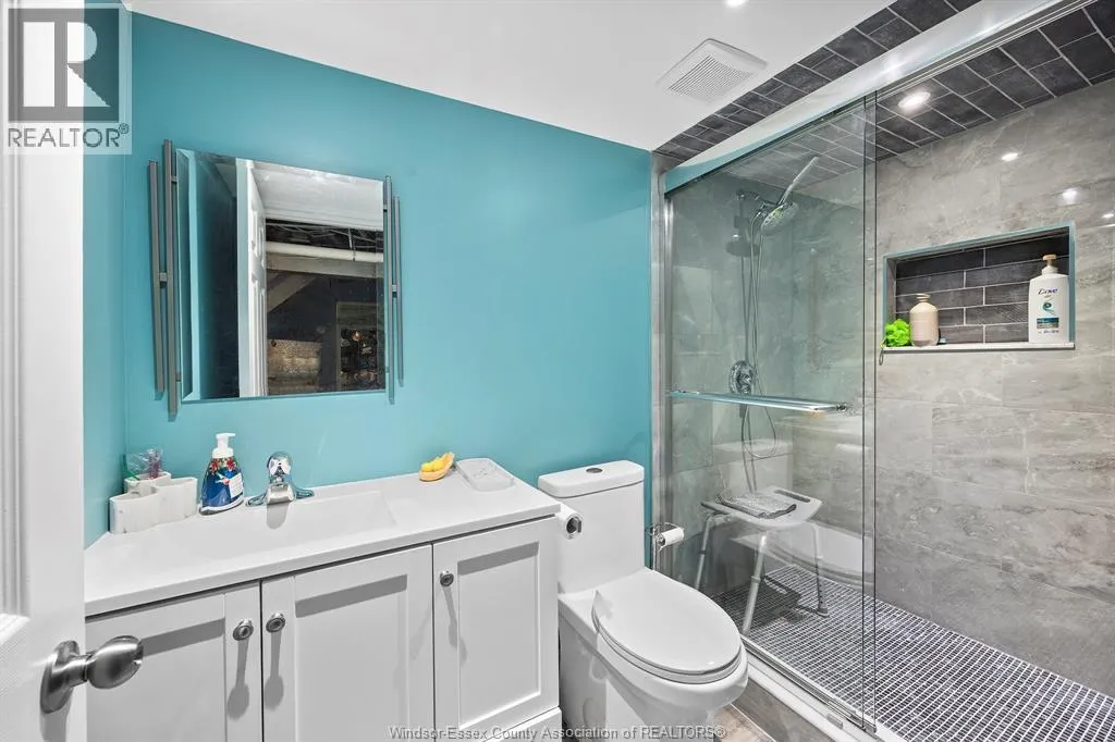 822 FAIRVIEW BOULEVARD