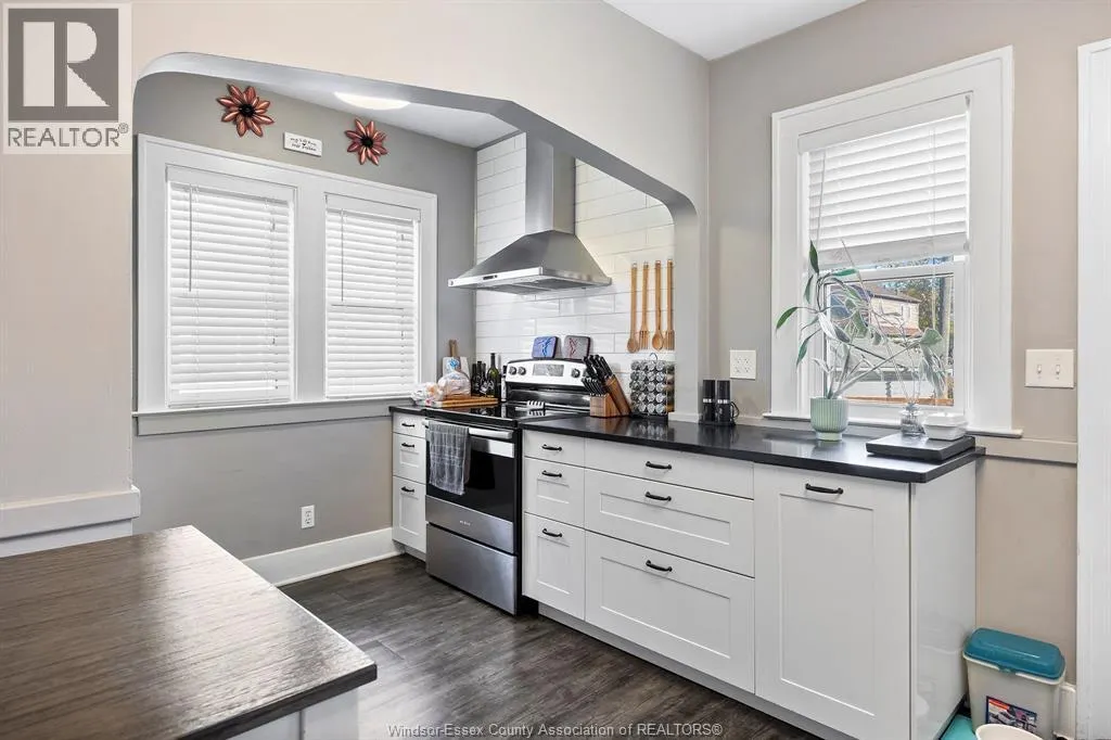 822 FAIRVIEW BOULEVARD