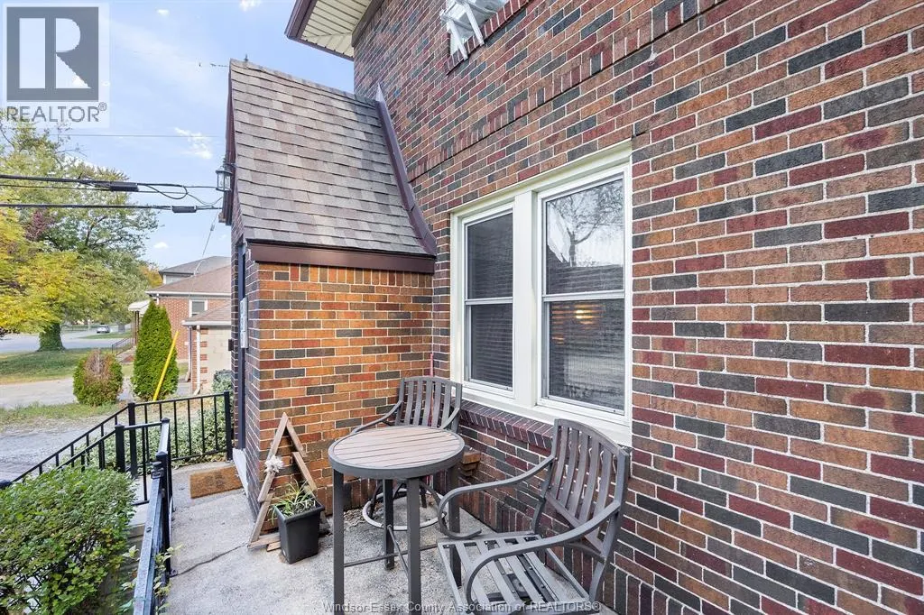 822 FAIRVIEW BOULEVARD