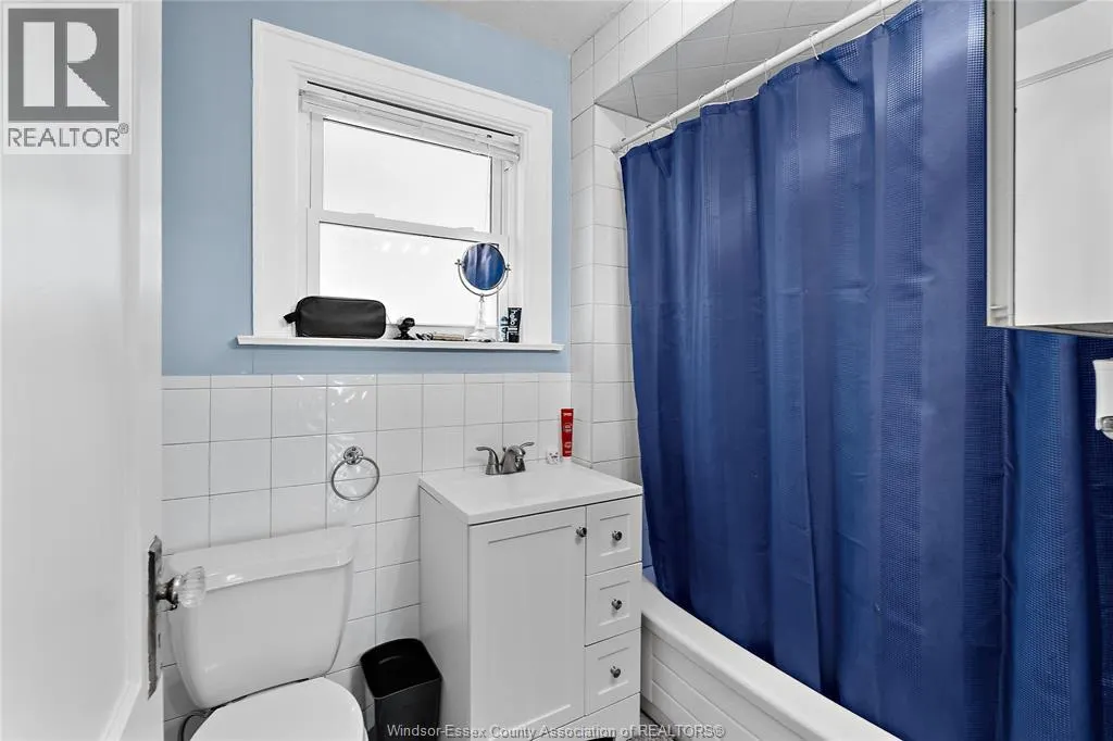 1038-1042 PELISSIER STREET