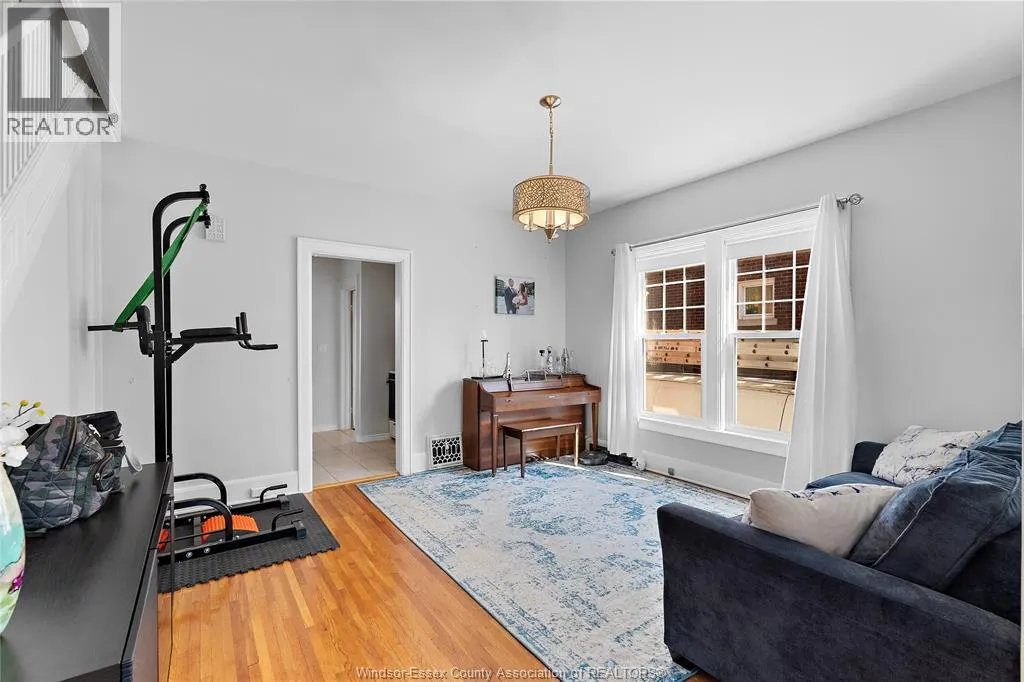 1038-1042 PELISSIER STREET