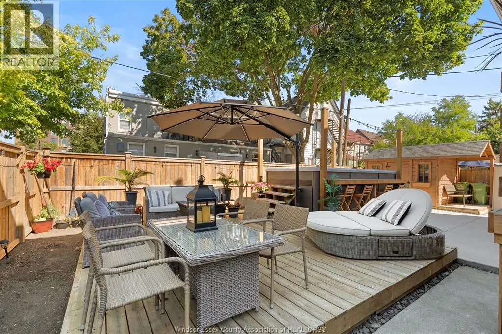 1038-1042 PELISSIER STREET