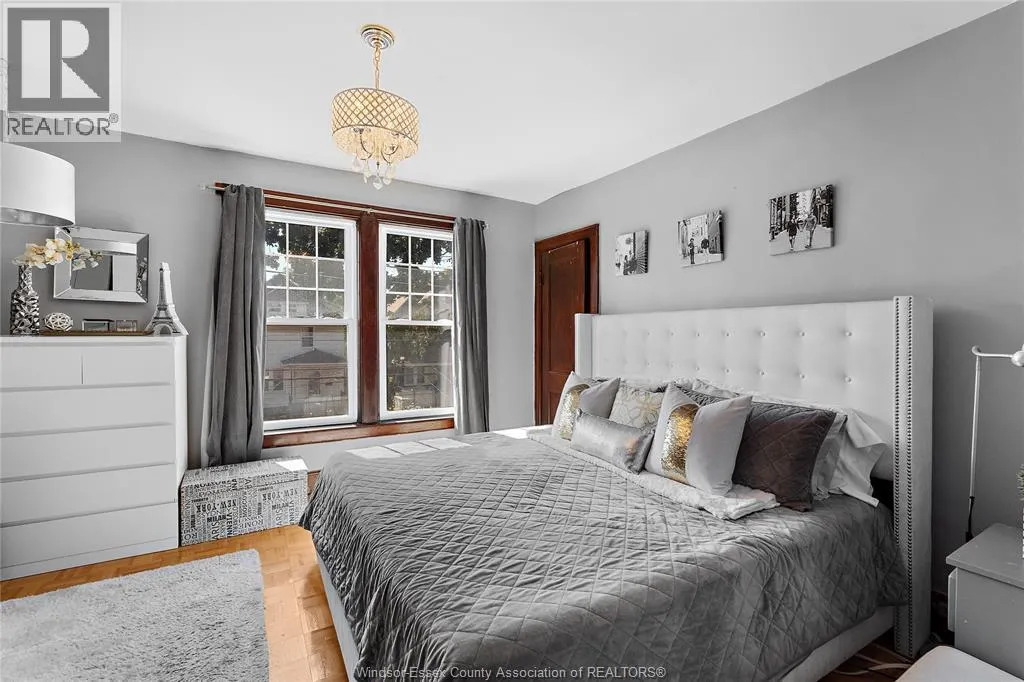 1038-1042 PELISSIER STREET