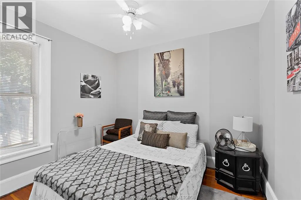 1038-1042 PELISSIER STREET