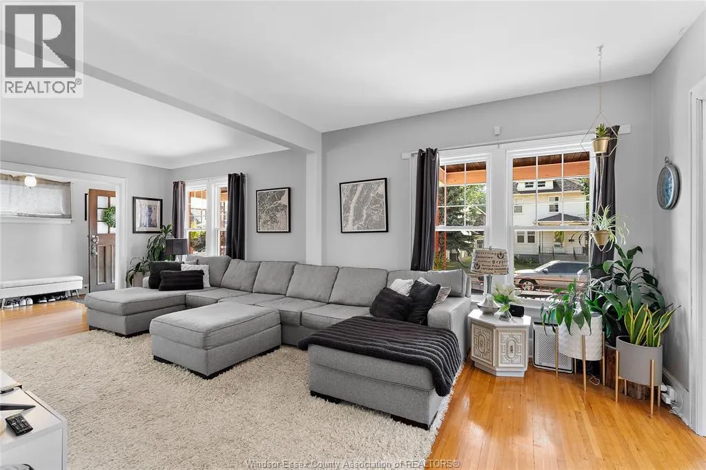 1038-1042 PELISSIER STREET