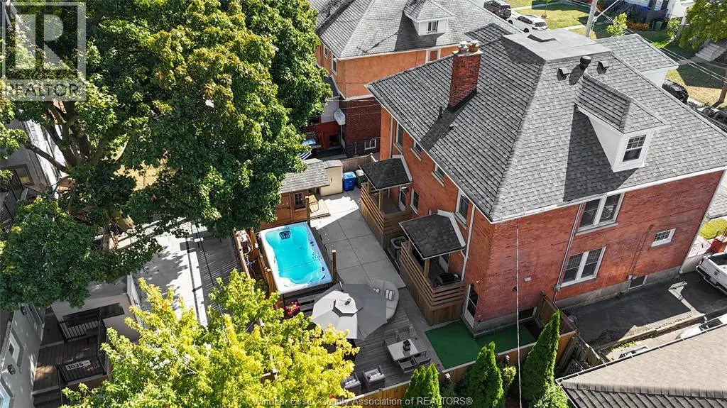 1038-1042 PELISSIER STREET