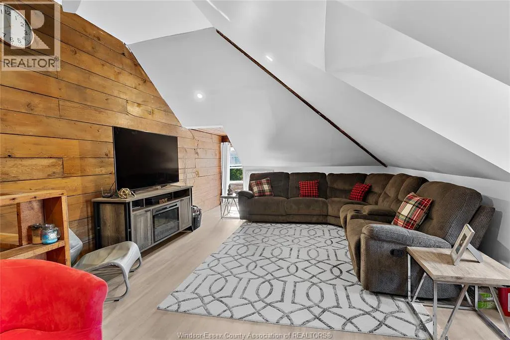 1038-1042 PELISSIER STREET