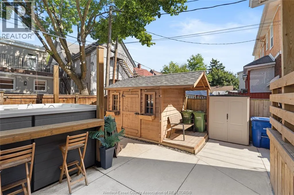 1038-1042 PELISSIER STREET