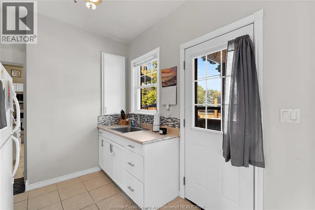 1038-1042 PELISSIER STREET