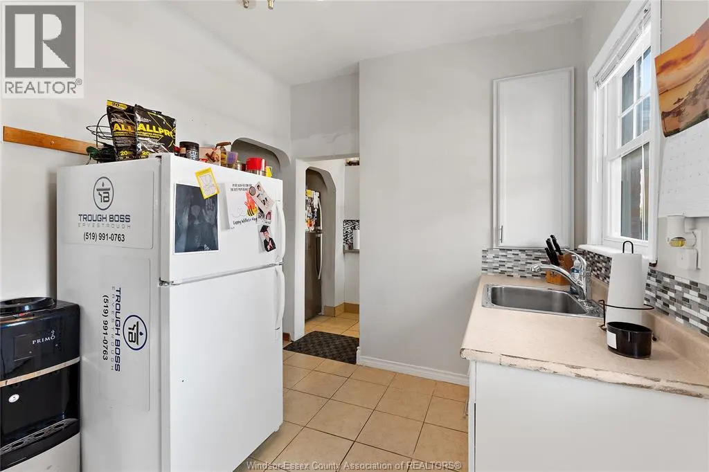 1038-1042 PELISSIER STREET