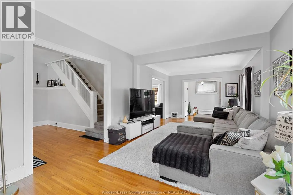 1038-1042 PELISSIER STREET