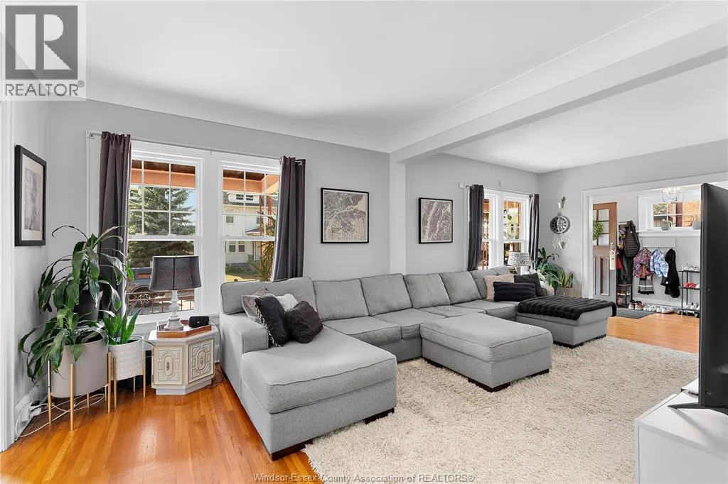 1038-1042 PELISSIER STREET