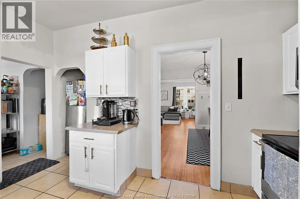 1038-1042 PELISSIER STREET