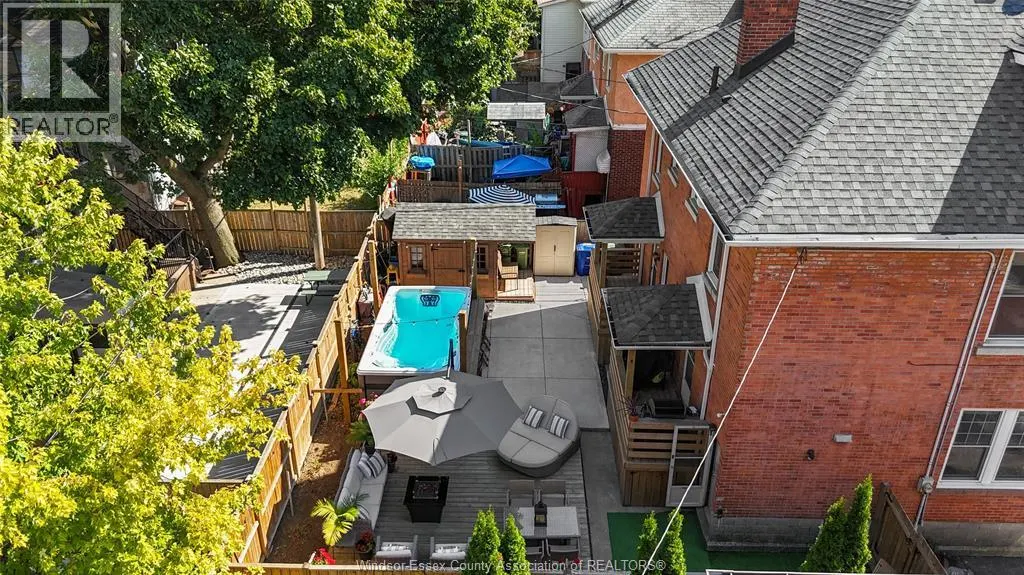 1038-1042 PELISSIER STREET