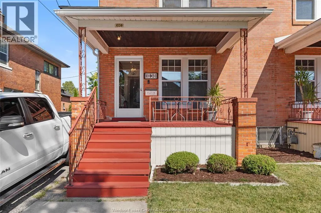 1038-1042 PELISSIER STREET