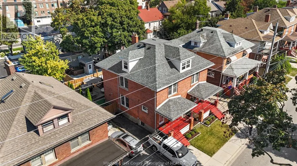 1038-1042 PELISSIER STREET