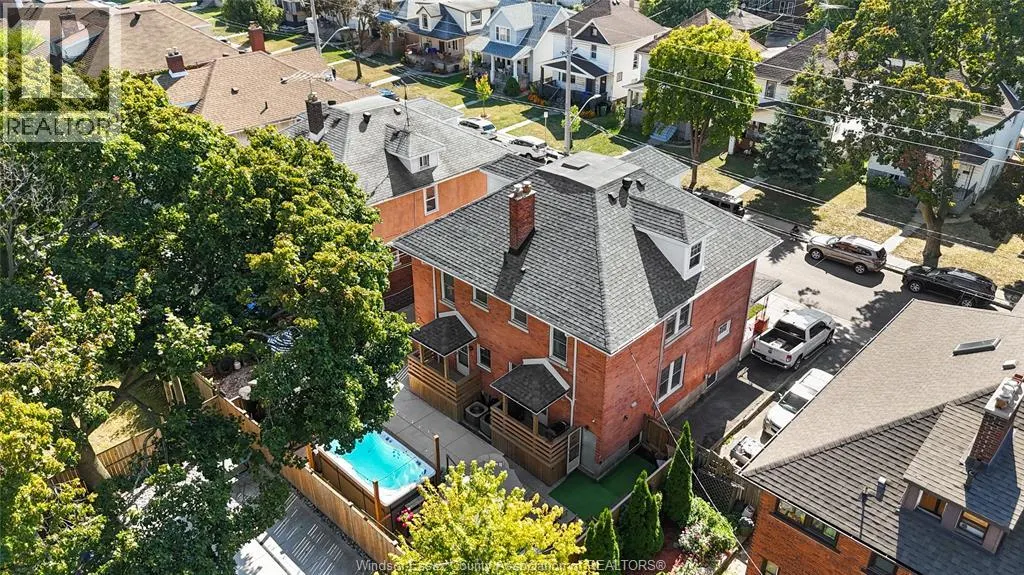 1038-1042 PELISSIER STREET