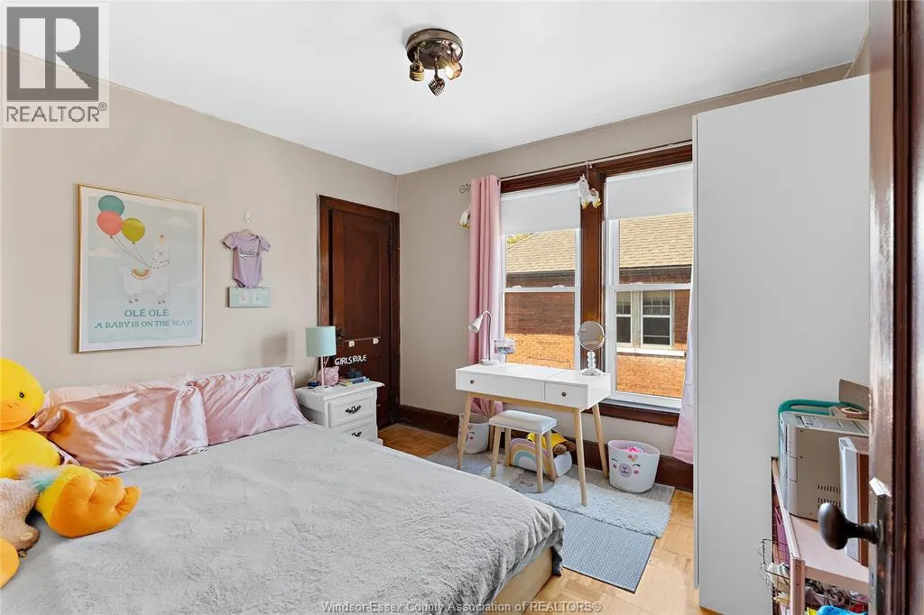 1038-1042 PELISSIER STREET