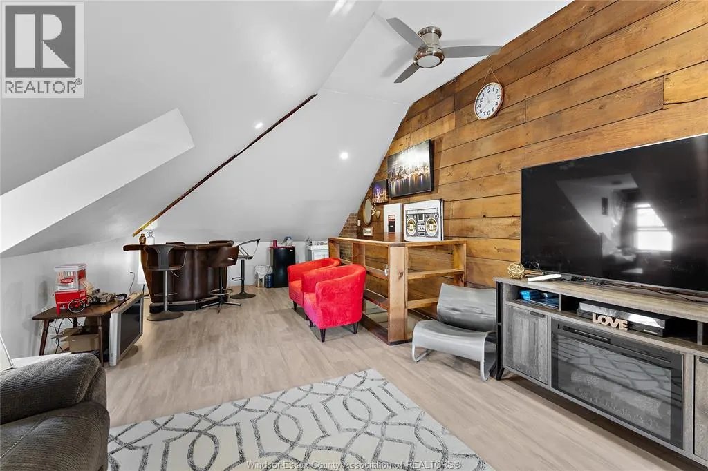 1038-1042 PELISSIER STREET