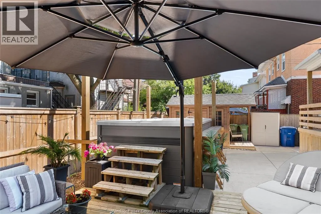 1038-1042 PELISSIER STREET