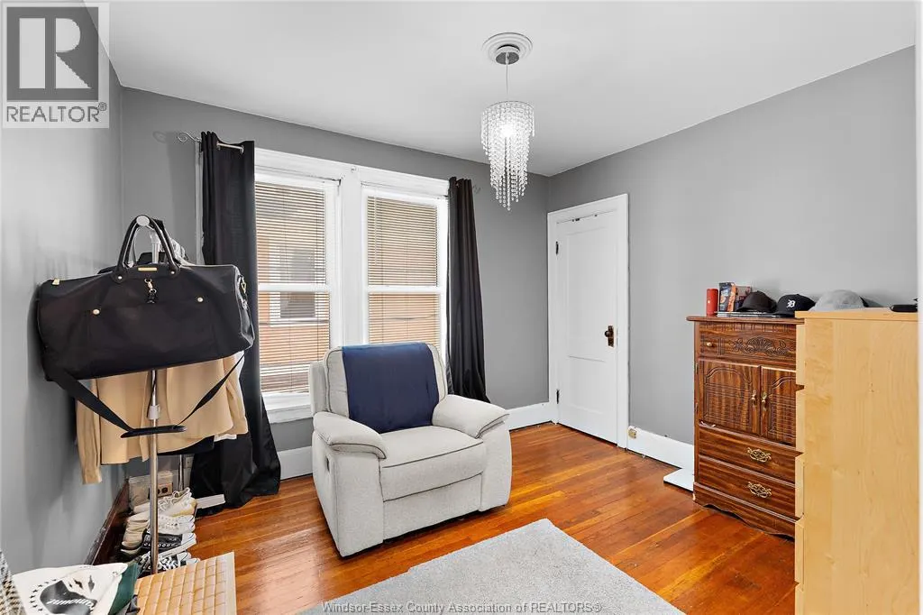 1038-1042 PELISSIER STREET