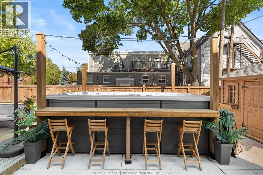 1038-1042 PELISSIER STREET