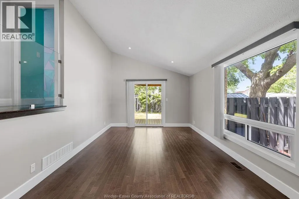 9996 FOREST GLADE COURT