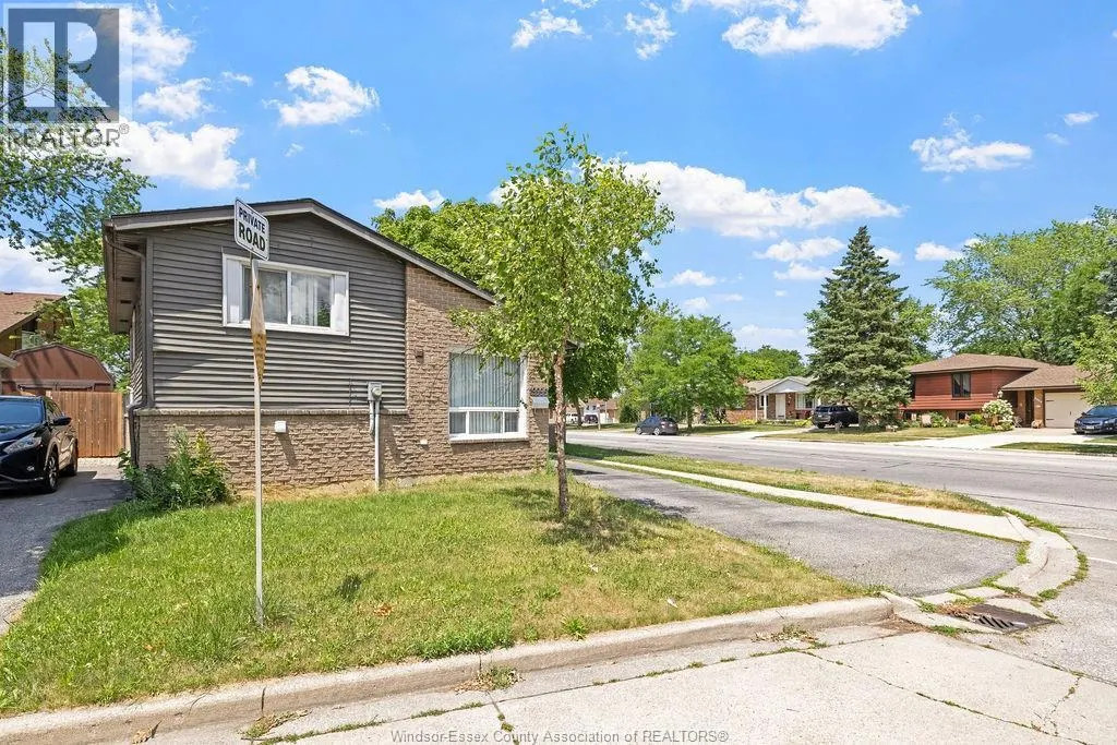 9996 FOREST GLADE COURT