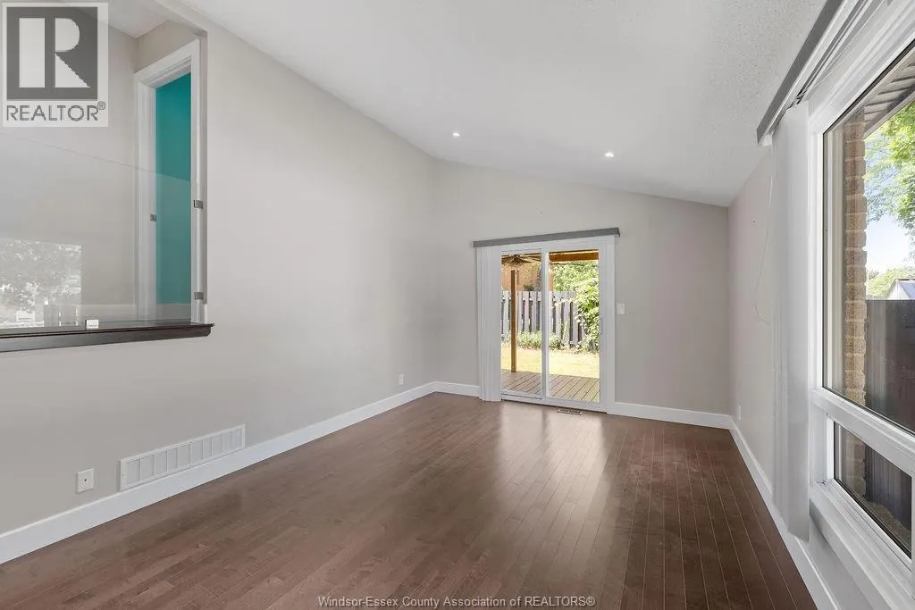 9996 FOREST GLADE COURT