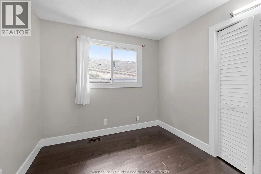 9996 FOREST GLADE COURT