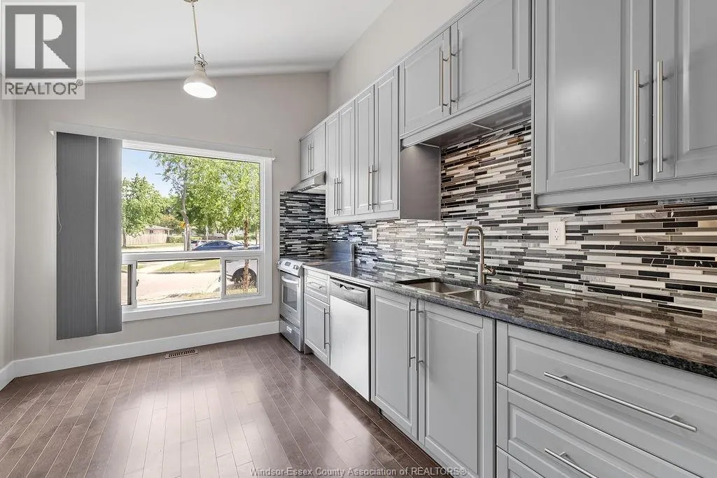 9996 FOREST GLADE COURT